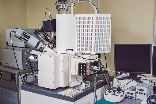 Scanning scanning electron microscope with an ion beam gun and elements dispersion analisys tool in a elecron microscopy laboratory