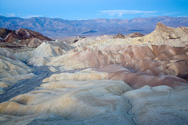 zabriskie punkt - awe death valley desert sandstone sunrise zdjęcia i obrazy z banku zdjęć