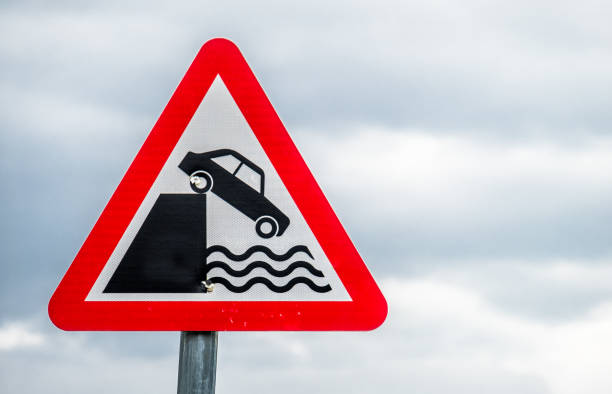 istock Sign warning of Danger falling in water 898910940