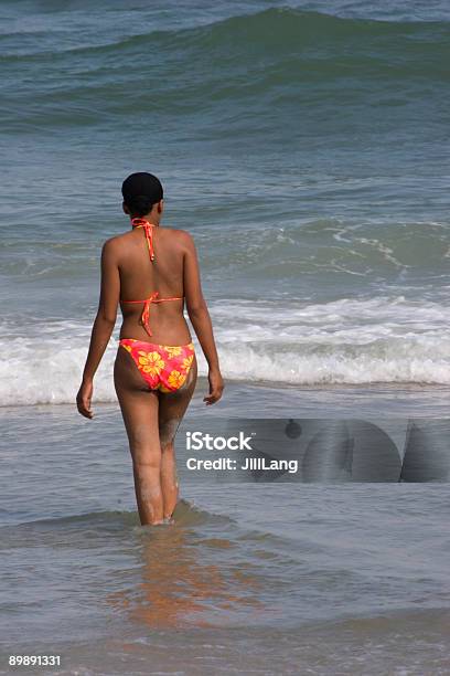 Mädchen Schwimmen Im Meer Stockfoto und mehr Bilder von Afrikanische Kultur - Afrikanische Kultur, Afrikanischer Abstammung, Afro-amerikanischer Herkunft