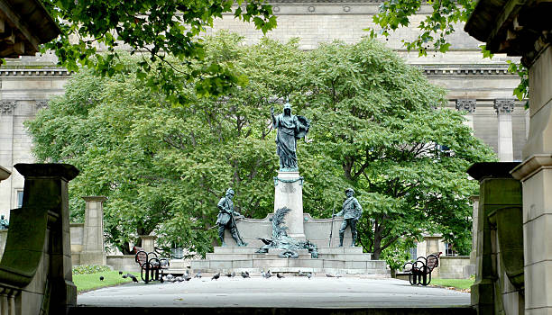 istock Liverpool, St. George's Hall Gardens 89892896