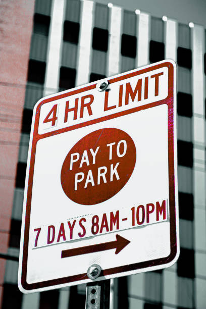 istock Pay to park sign in a city 898938282