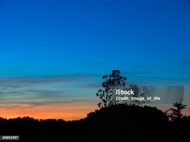 Sylwetka Na Zachód Słońca - zdjęcia stockowe i więcej obrazów Bez ludzi - Bez ludzi, Chmura, Czarny kolor