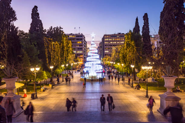 place syntagma avec noël tree_christmas 2017 - syntagma square photos et images de collection