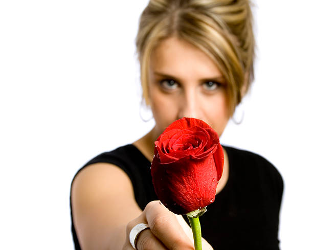 rosas rojas para usted - possing love passion romance fotografías e imágenes de stock