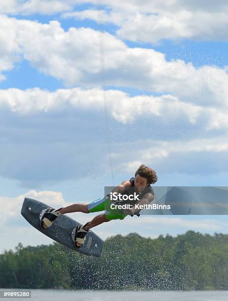 Foto de Wakeboarding e mais fotos de stock de 20 Anos - 20 Anos, Adulto, Borrifo