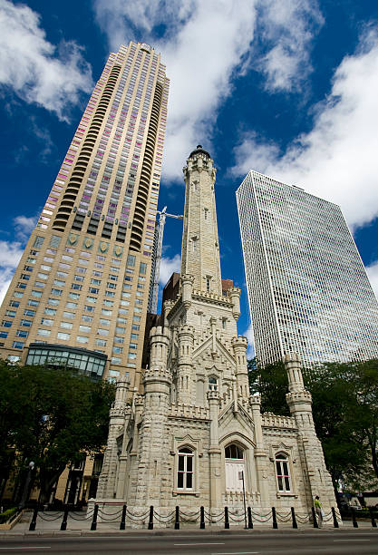 antiga torre water, chicago, illinois - water tower imagens e fotografias de stock