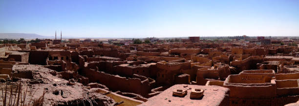 aerial view to balat old town, dakhla oasis, egypt - desert egyptian culture village town imagens e fotografias de stock