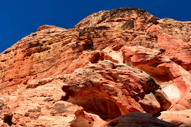 red colored rocks in red rock canyon national conservation area in nevada, usa. - red rocks rock canyon escarpment imagens e fotografias de stock