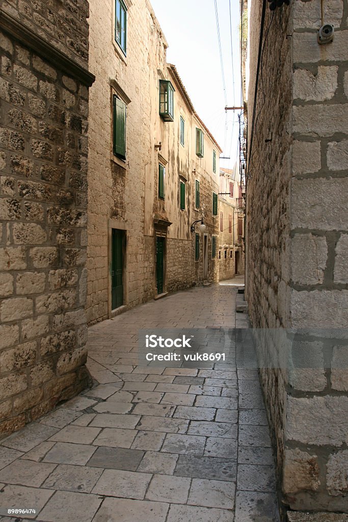 Old Sibenik street-Croácia - Foto de stock de Acender royalty-free