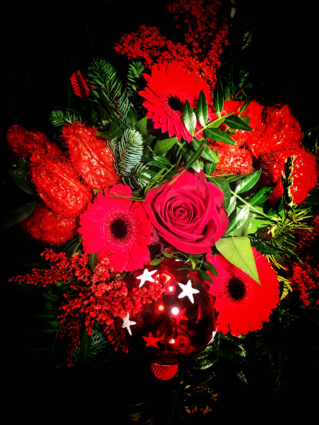 istock Red Christmas bouquet with ornament 898975000