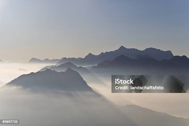 Foto de Nebelstimmung e mais fotos de stock de Alpes Lechtal - Alpes Lechtal, Alpes europeus, Beleza natural - Natureza