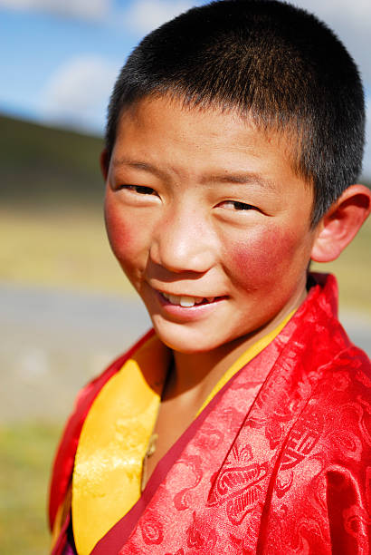 小さなチベットの僧 - monk tibet buddhism china ストックフォトと画像