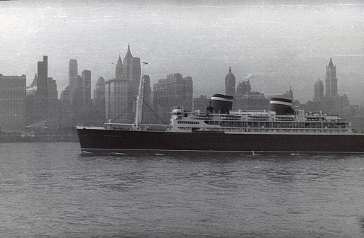 New York City, NYS, USA, 1951. The SS United States in the Hudson River in front of the New York skyline.