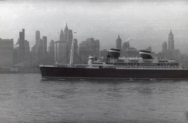 The SS United States, 1951 New York City, NYS, USA, 1951. The SS United States in the Hudson River in front of the New York skyline. freight liner stock pictures, royalty-free photos & images