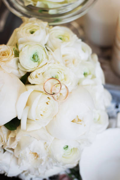 istock Beautiful wedding bouquet and rings 898984632