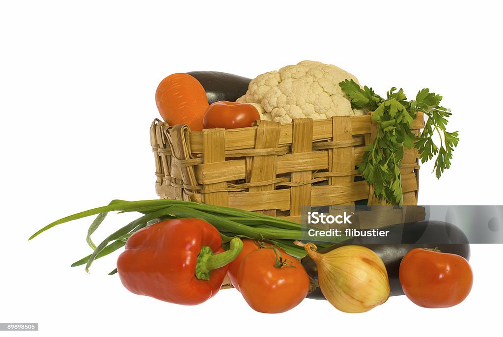 Verduras y la cesta - Foto de stock de Arreglo libre de derechos