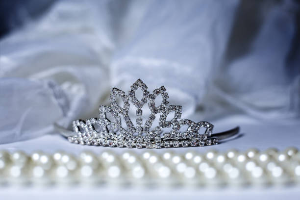 istock Tiara and pearls with wedding dress 898998032