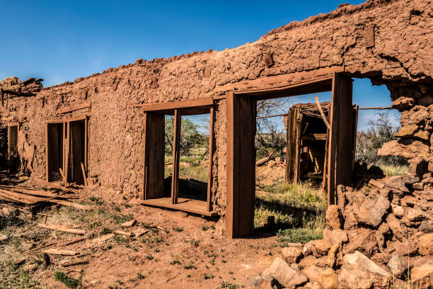 stara ściana adobe - concho zdjęcia i obrazy z banku zdjęć