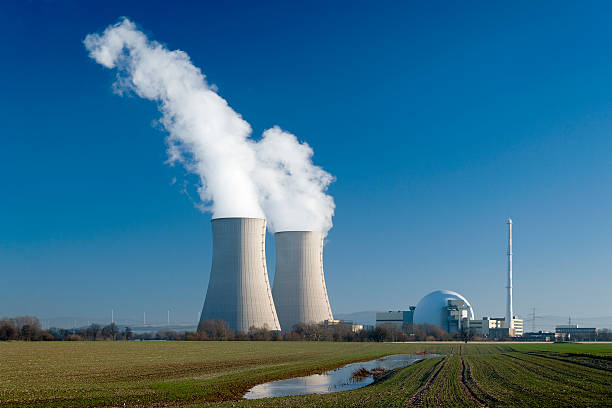 istock Nuclear power station Grohnde with steaming cooling towers 89900790