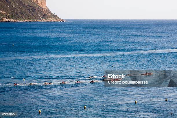 Grupo De Pequenos Barcos No Mediterrâneo - Fotografias de stock e mais imagens de Ao Ar Livre - Ao Ar Livre, Arrastar, Azul