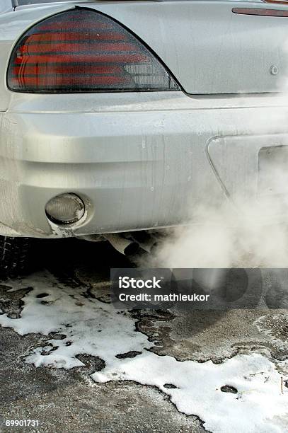 Автомобиль Smoke — стоковые фотографии и другие картинки Автомобиль - Автомобиль, Загрязнение окружающей среды, Выхлопная труба