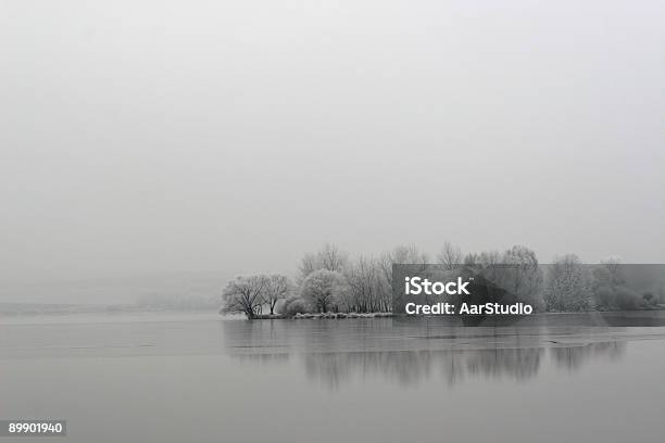 Foto de Lago De Inverno e mais fotos de stock de Atividade Recreativa - Atividade Recreativa, Cena de tranquilidade, Congelado