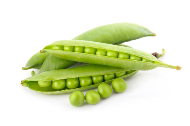istock Ripe green pea vegetable isolated 899027726