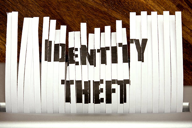 kradzież tożsamości - confidential identity stealing privacy zdjęcia i obrazy z banku zdjęć