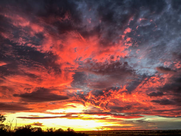 colore del cielo dell'alto deserto - holbrook foto e immagini stock