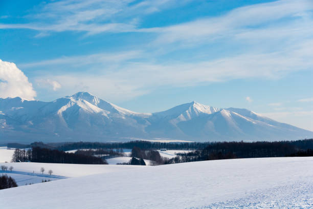 istock Scenery of snowy mountains 899035292