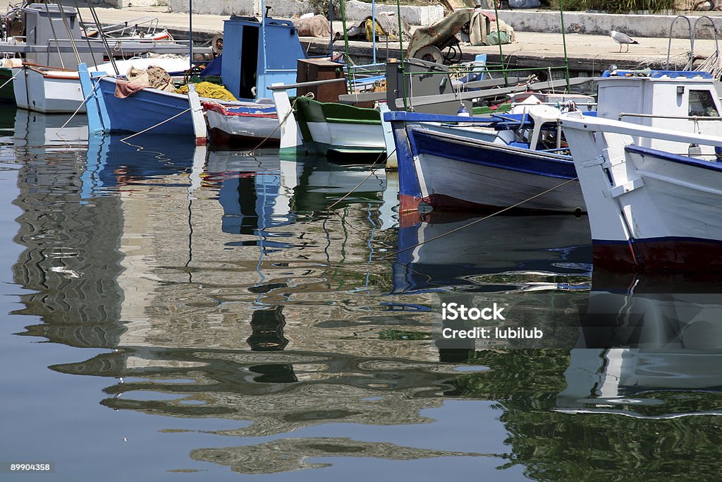 Traditionelle Fischerboote im Hafen von griechischen Insel Thasos - Lizenzfrei Angelausrüstung Stock-Foto