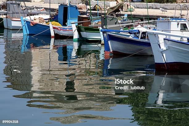 Traditionelle Fischerboote Im Hafen Von Griechischen Insel Thasos Stockfoto und mehr Bilder von Angelausrüstung