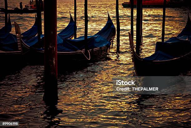 Golden Venecia Foto de stock y más banco de imágenes de Agua - Agua, Amanecer, Anochecer