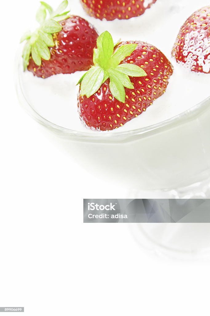 Клубника и йогурт - Стоковые фото Без людей роялти-фри