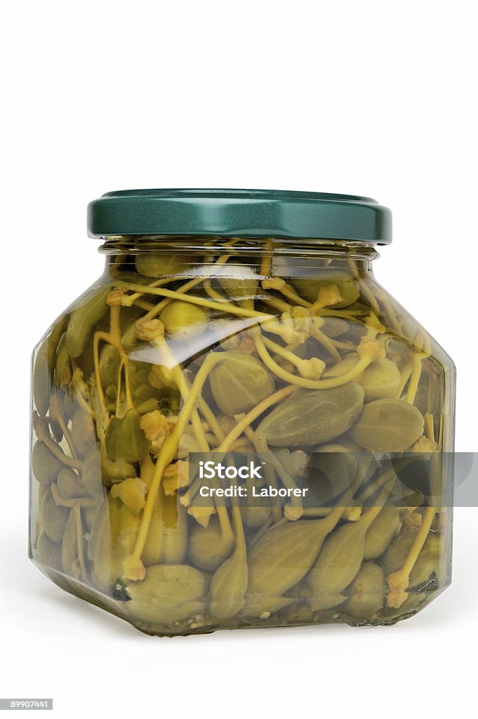 Vidro pote de conserva de alcaparra gustativas (vertical - Foto de stock de Alcaparra royalty-free