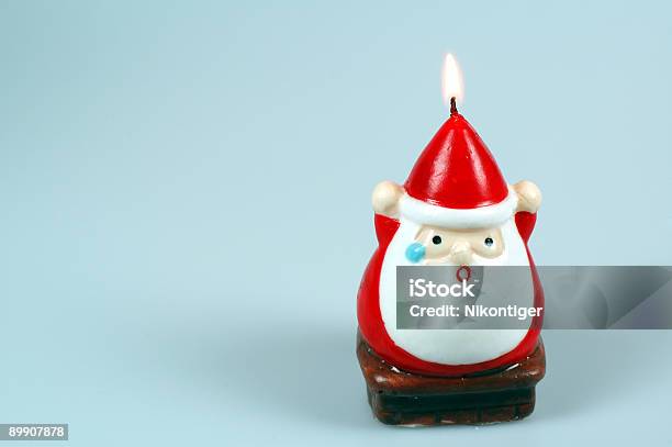Santa S Head A Fuoco - Fotografie stock e altre immagini di Babbo Natale - Babbo Natale, Candela - Attrezzatura per illuminazione, Cappello da Babbo Natale