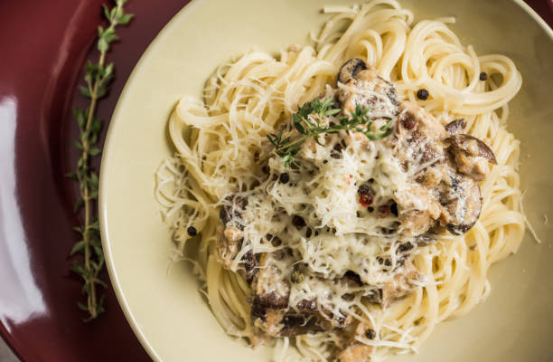 istock Fresh pasta with meat, mushrooms and herbs 899082074