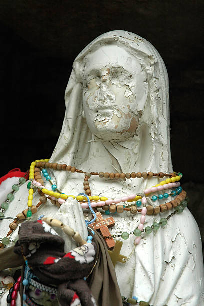 istock Mary and Necklaces 89908535