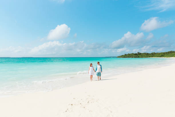 istock happy loving couple enjoy tropical beach 899085908
