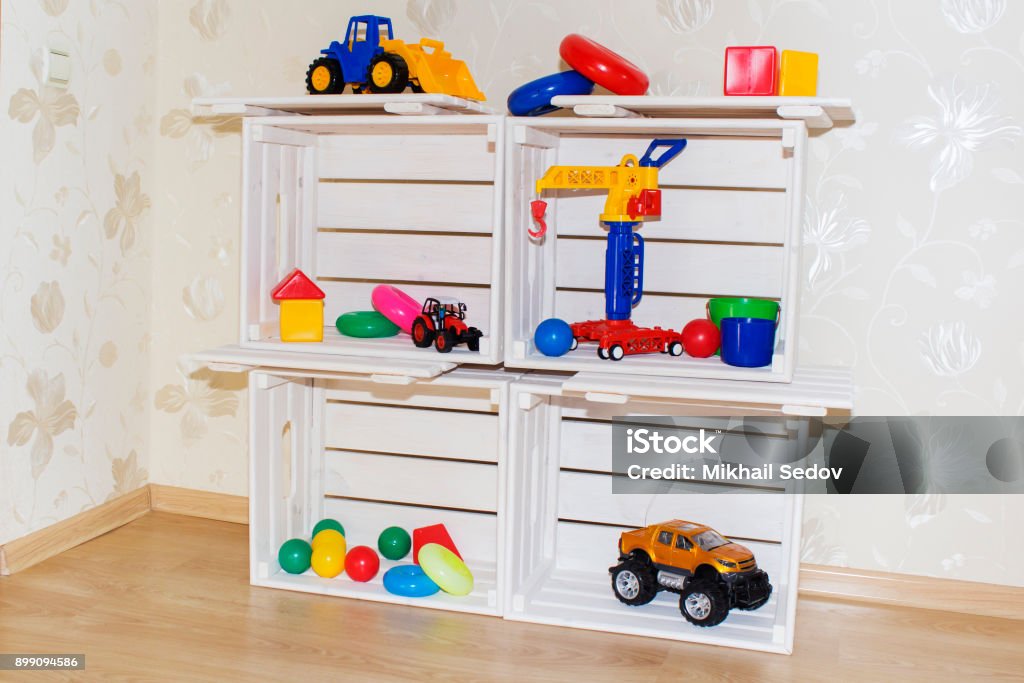 desvanecerse Sala Caucho Sala De Niños Fondos Y Cajones De Madera En Un Medio Ambiente Repisas Para Juguetes Foto de stock y más banco de imágenes de Juguete - iStock desvanecerse Sala Caucho Sala De Niños Fondos Y Cajones De Madera En Un Medio Ambiente Repisas Para Juguetes Foto de stock y más banco de imágenes de Juguete - iStock
