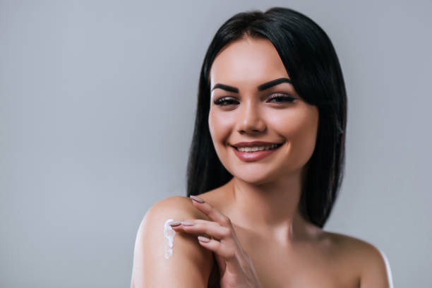 istock Beautiful woman on grey background. 899104616