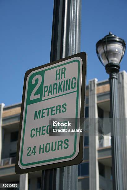 Znak Parking - zdjęcia stockowe i więcej obrazów Bez ludzi - Bez ludzi, Budować, Fotografika