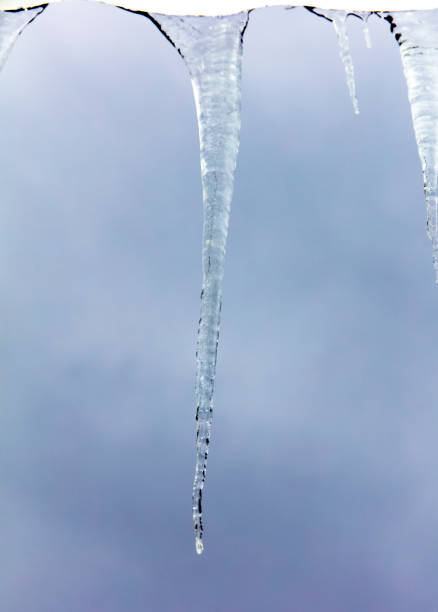 istock icicle, frozen water 899107284