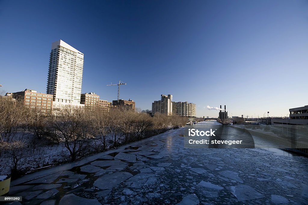 Fiume Chicago con ghiaccio - Foto stock royalty-free di Ambientazione esterna