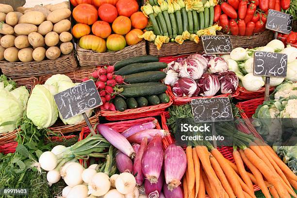 Frisches Gemüse Stockfoto und mehr Bilder von Blattgemüse - Blattgemüse, Blumenkohl, Einzelhandel - Konsum