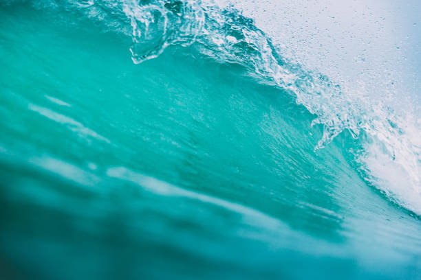 istock Breaking blue wave in ocean. Crystal wave and cloudy sky 899114066