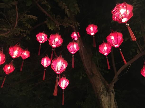 istock Chinese lampionnen in het donker 899116524
