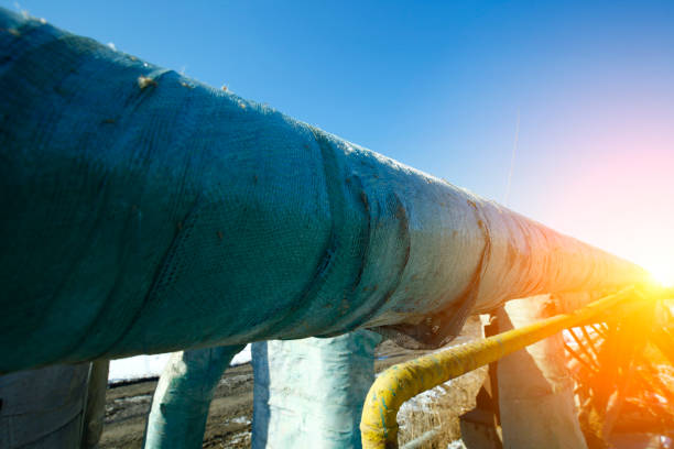 istock The pipe and valve oil fields 899121308