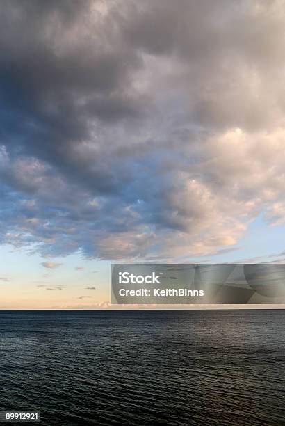 Dramatischer Himmel Stockfoto und mehr Bilder von Blau - Blau, Dramatischer Himmel, Dunkel